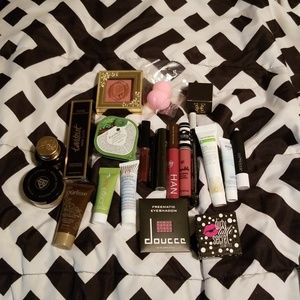 Assorted makeup bundle
